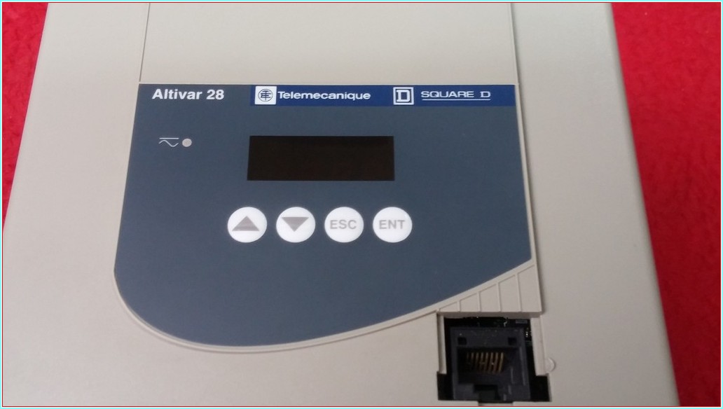 TELEMECANİQUE ATV28HU41M2 2,2 KW SÜRÜCÜ