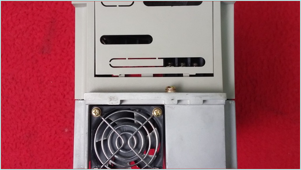 TELEMECANİQUE ATV28HU41M2 2,2 KW SÜRÜCÜ