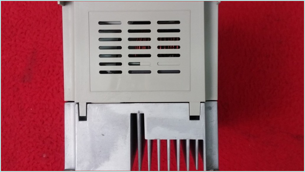 TELEMECANİQUE ATV28HU41M2 2,2 KW SÜRÜCÜ
