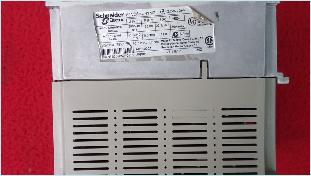 TELEMECANİQUE ATV28HU41M2 2,2 KW SÜRÜCÜ