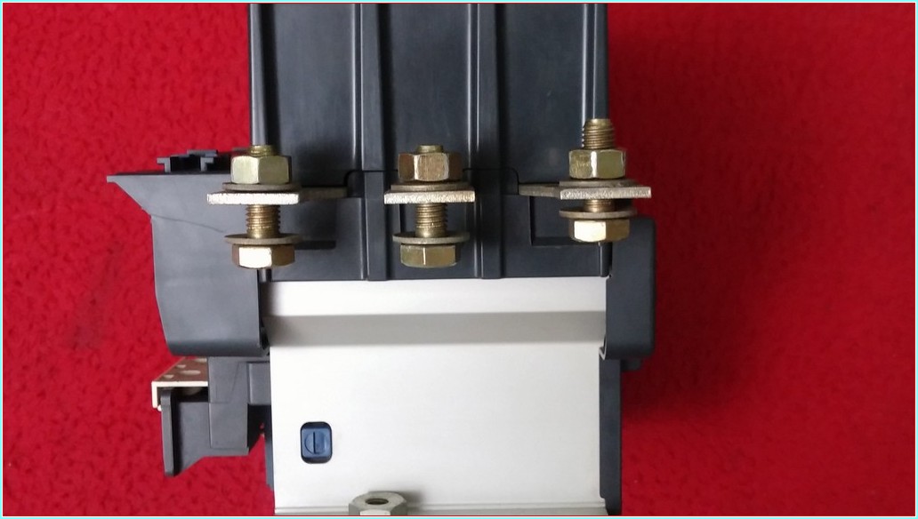 SCHNEİDER LC1F225 250A KONTAKTÖR