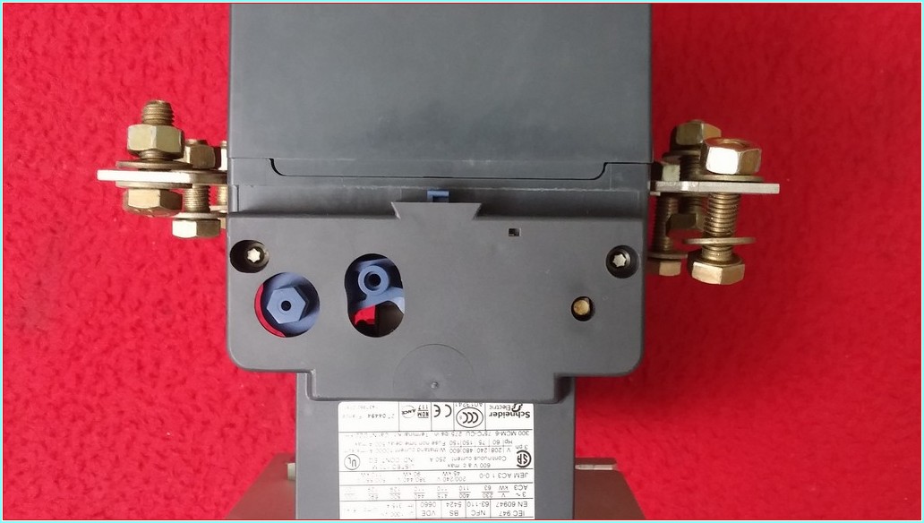 SCHNEİDER LC1F225 250A KONTAKTÖR