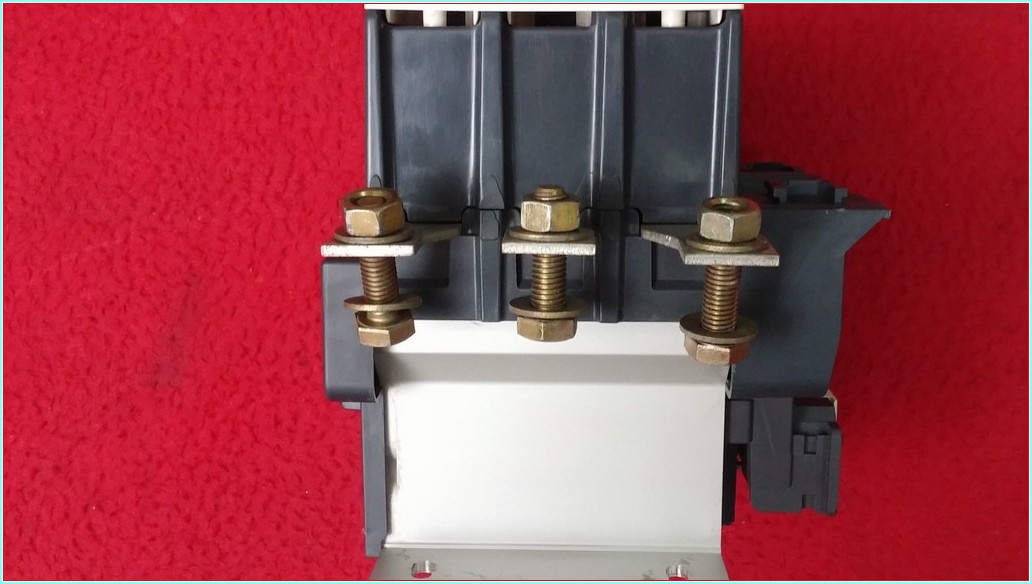 SCHNEİDER LC1F225 250A KONTAKTÖR