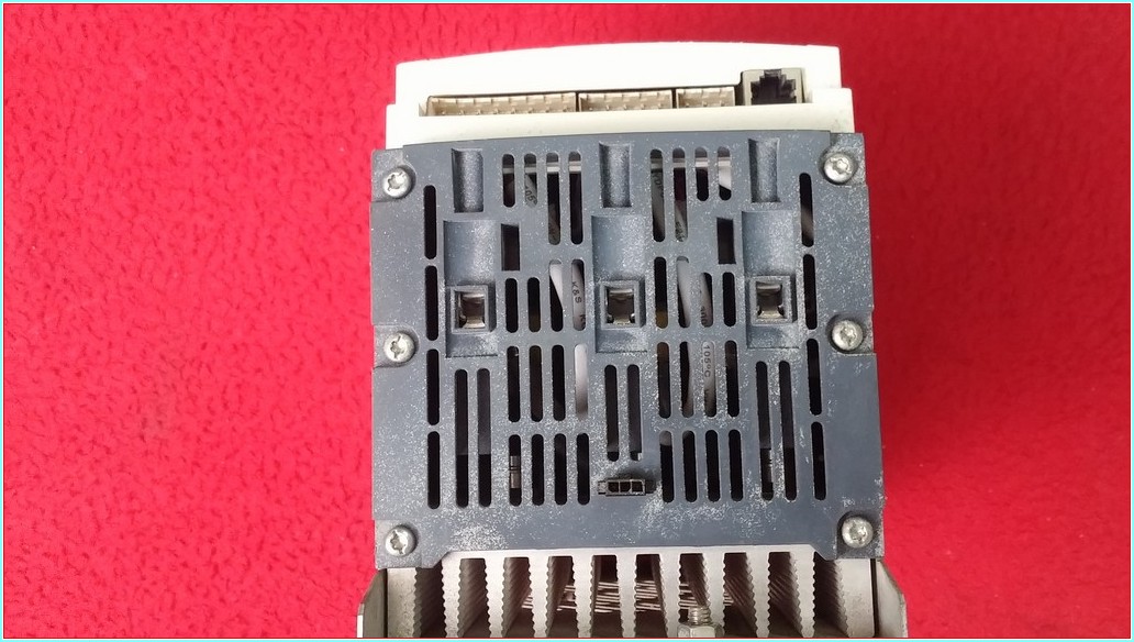 SCHNEİDER ALTİSTAR 22 ATS22D47Q ATS22 22KW 47A SIFIR KUTULU YUMUŞAK YOL VERME SOFTSTARTER