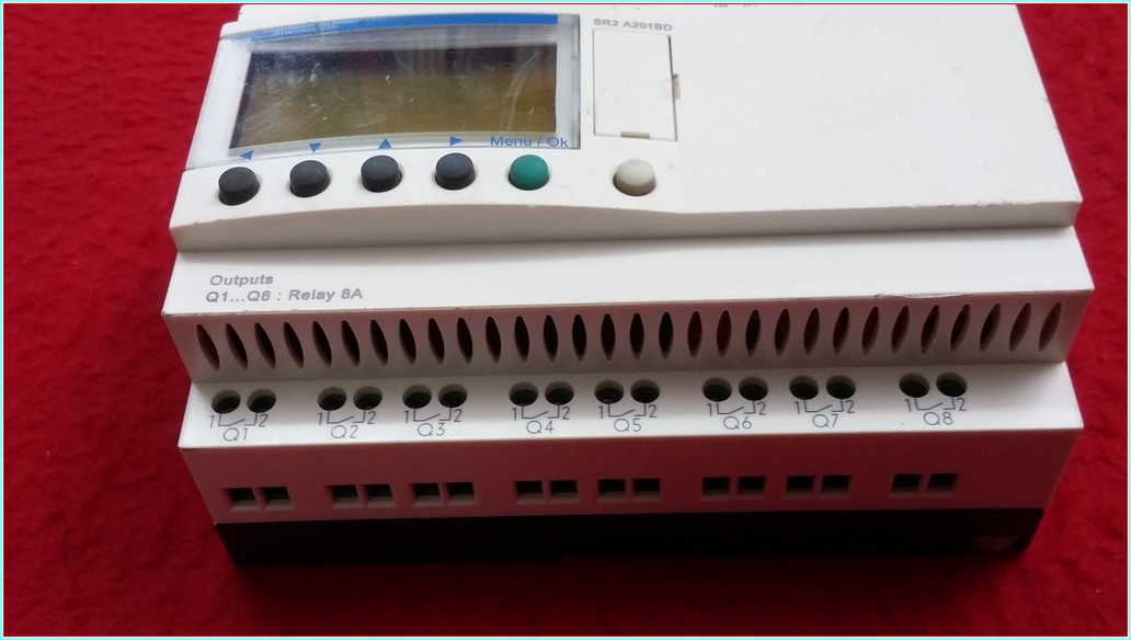 TELEMECANİQUE SR2 A201BD SR2A201BD ZELİO PLC