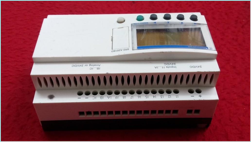 TELEMECANİQUE SR2 A201BD SR2A201BD ZELİO PLC
