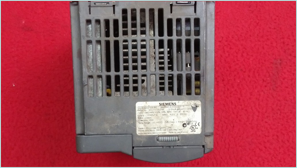 SIEMENS 6SE6440-2UD22-2BA1 2,2 KW İNPUT 380V SÜRÜCÜ