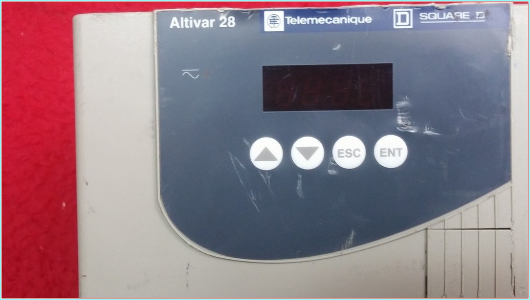 TELEMECANİQUE ATV28HU29N4 1,5KW 2HP (380 GİRİŞ) AĞIR ŞART