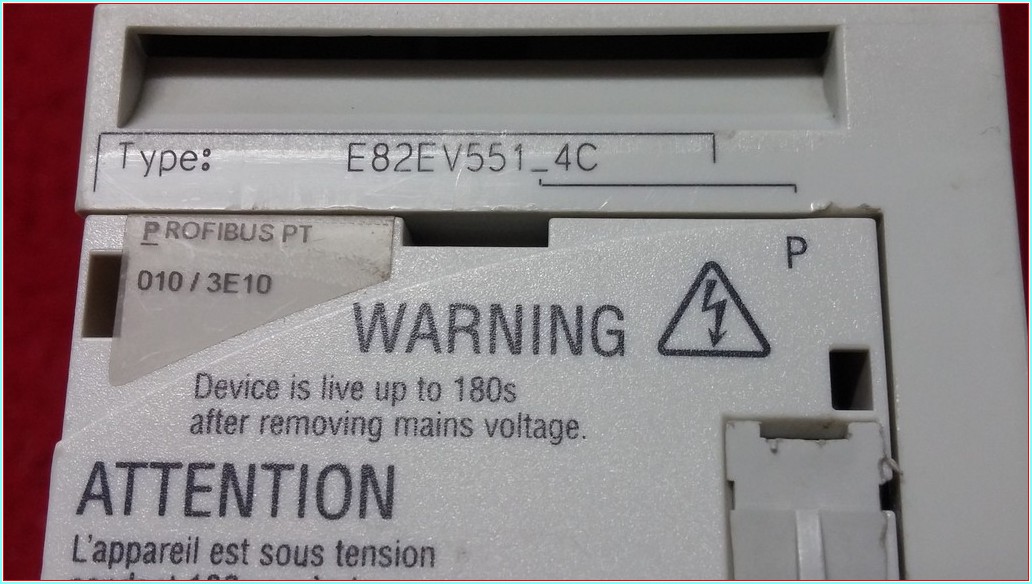 LENZE E82EV551_4C E82EV551-4C E82EV551 13436007 8200 0,55 KW 380V E82EV551K4C SÜRÜCÜ