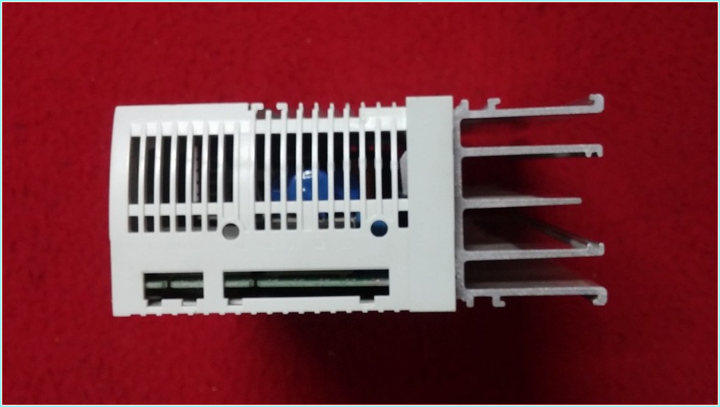 LENZE E82EV551_4C E82EV551-4C E82EV551 13436007 8200 0,55 KW 380V E82EV551K4C SÜRÜCÜ