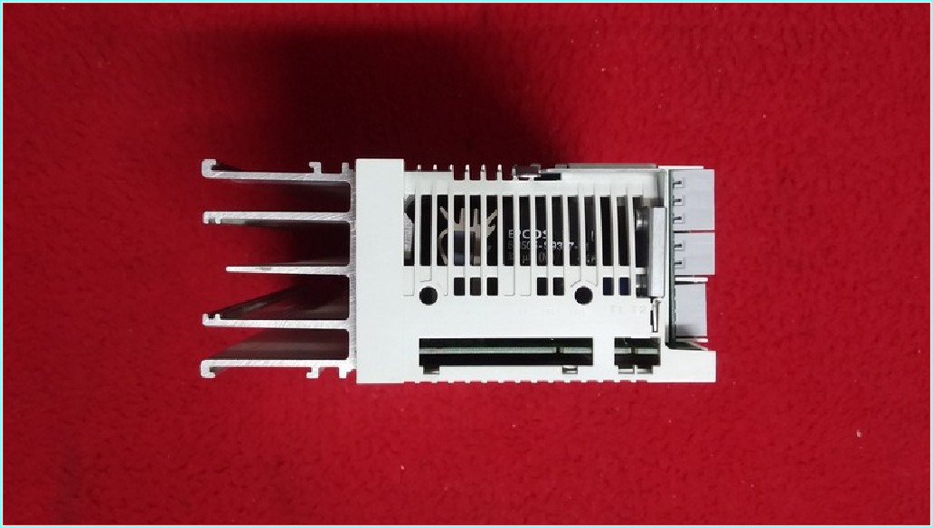 LENZE E82EV551_4C E82EV551-4C E82EV551 13436007 8200 0,55 KW 380V E82EV551K4C SÜRÜCÜ