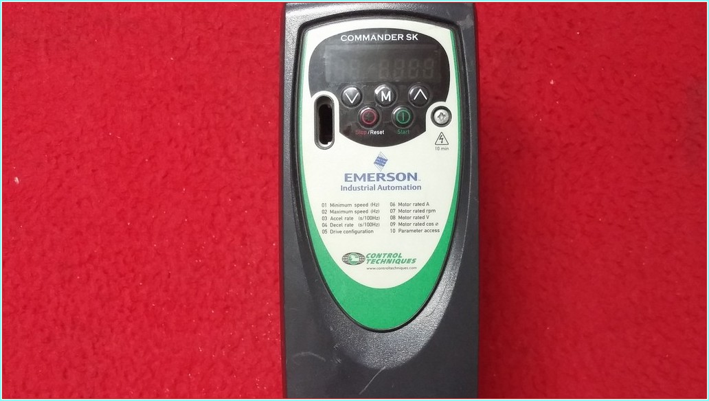 EMERSON SKB3400110 1,1 KW İNPUT 380V SÜRÜCÜ