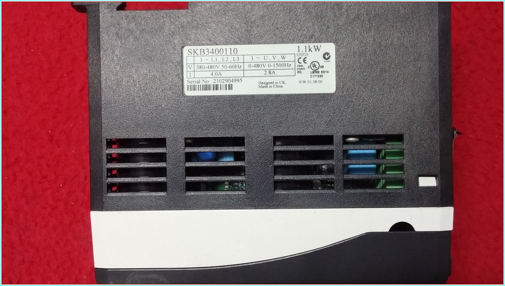 EMERSON SKB3400110 1,1 KW İNPUT 380V SÜRÜCÜ
