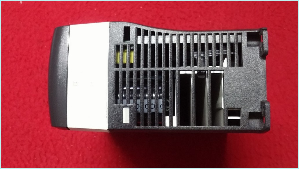 EMERSON SKB3400110 1,1 KW İNPUT 380V SÜRÜCÜ