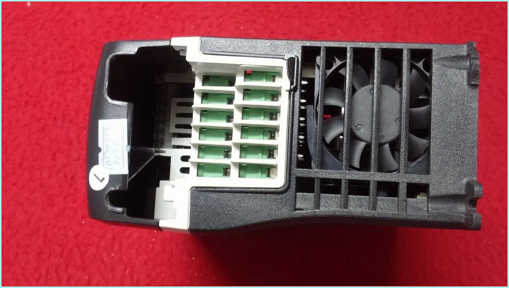 EMERSON SKB3400110 1,1 KW İNPUT 380V SÜRÜCÜ