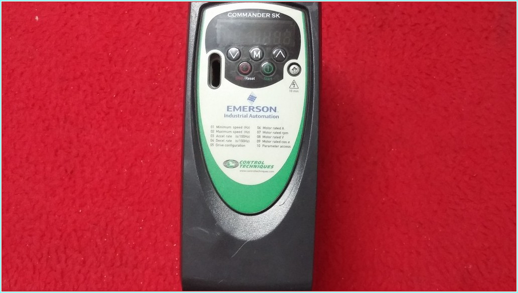 EMERSON SKB3400110 1,1 KW İNPUT 380V SÜRÜCÜ