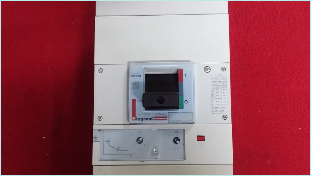 LEGRAND DPX 1250 1000 A 50 KA TMŞ 1000 AMPER DEVRE KESİCİ ŞALTER