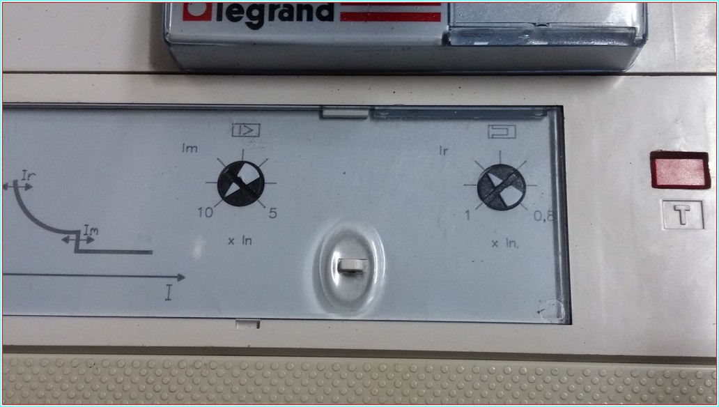 LEGRAND DPX 1250 1000 A 50 KA TMŞ 1000 AMPER DEVRE KESİCİ ŞALTER