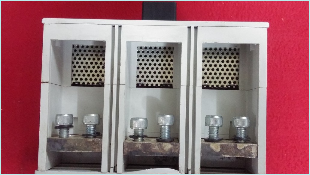 LEGRAND DPX 1250 1000 A 50 KA TMŞ 1000 AMPER DEVRE KESİCİ ŞALTER