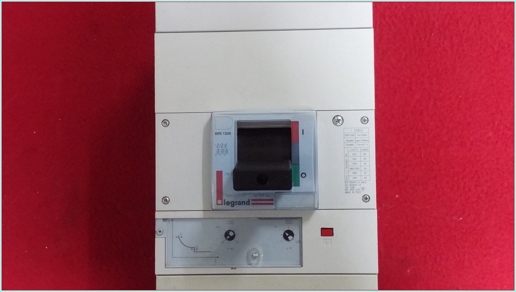 LEGRAND DPX 1250 1000 A 50 KA TMŞ 1000 AMPER DEVRE KESİCİ ŞALTER