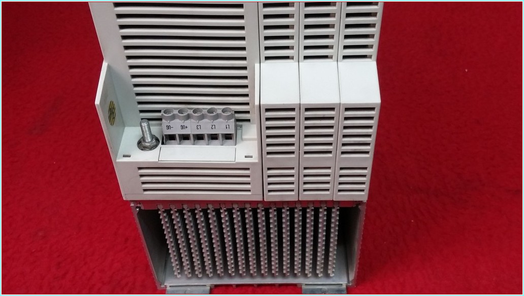 LENZE EVF9326-EV 18,5KVA 22,3A SERVO SÜRÜCÜ