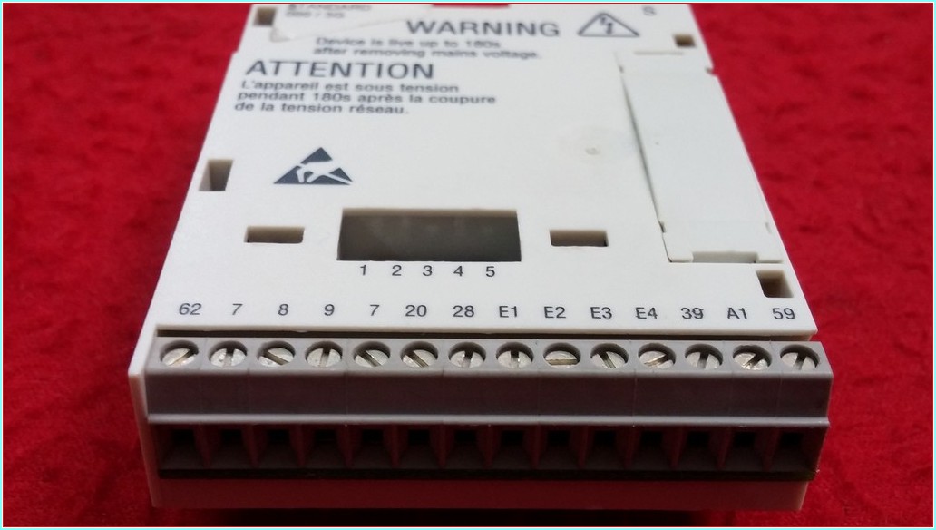 LENZE E82ZAFSC E82ZAFSC100 13140262 13140243 İŞLEV MODÜLÜ HABERLEŞME MODÜLÜ