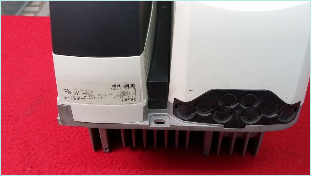 EMERSON SK3403 22-30 KW 1500 HZ SÜRÜCÜ