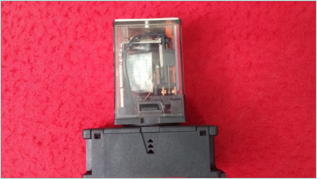 EMAS RE1P11 TS 3537 24VDC 10 A 11 PİMLİ DİP SÖKETİ İLE BİRLİKTE 3 KONTAKLI RÖLE