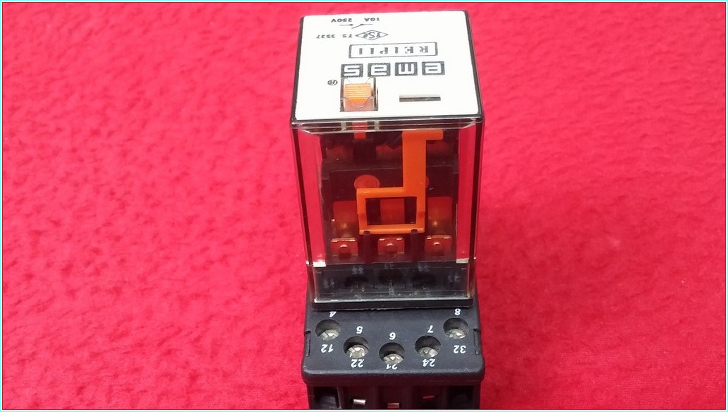 EMAS RE1P11 TS 3537 24VDC 10 A 11 PİMLİ DİP SÖKETİ İLE BİRLİKTE 3 KONTAKLI RÖLE