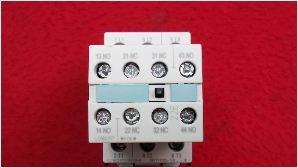 SIEMENS 3RT1025-1AB04 7,5 KW SIFIR KUTULU KONTAKTÖR