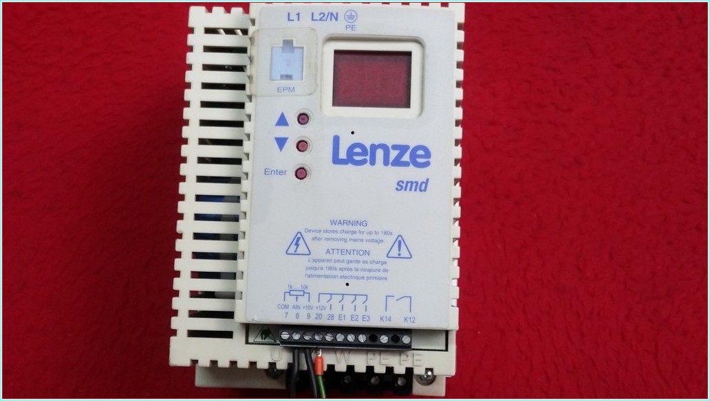 LENZE ESMD152X2SFA 1,5 KW SÜRÜCÜ INVERTER 1.5KW DRIVER