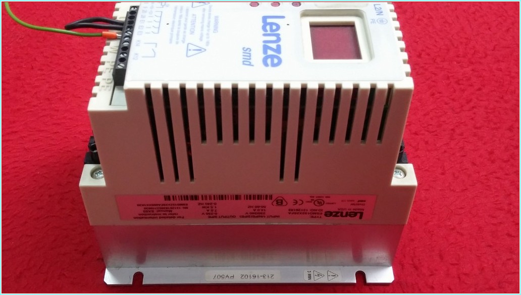 LENZE ESMD152X2SFA 1,5 KW SÜRÜCÜ INVERTER 1.5KW DRIVER
