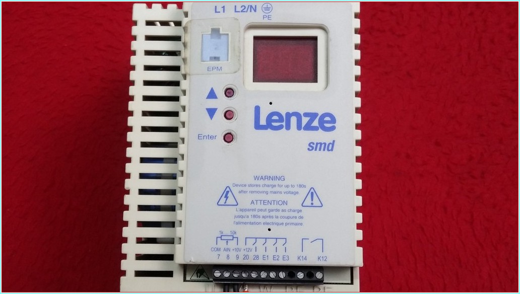LENZE ESMD152X2SFA 1,5 KW SÜRÜCÜ INVERTER 1.5KW DRIVER