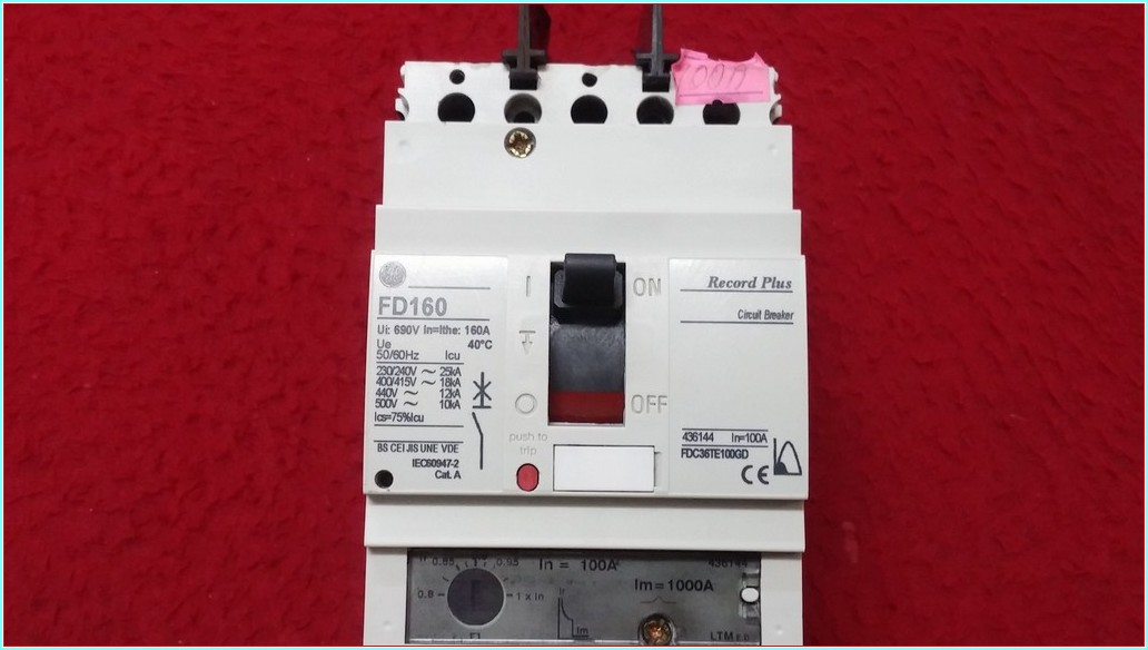 GE FD160 100A TMŞ 100 AMPER DEVRE KESİCİ ŞALTER