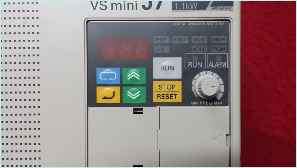 OMRON CIMR-J7AZB0P7 CIMR-J7AZBOP7 1,1 KW VS MİNİ J7 SÜRÜCÜ 1,1KW INVERTER DRIVER
