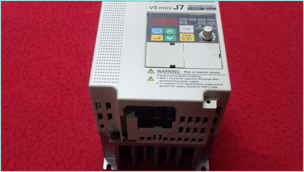 OMRON CIMR-J7AZB0P7 CIMR-J7AZBOP7 1,1 KW VS MİNİ J7 SÜRÜCÜ 1,1KW INVERTER DRIVER