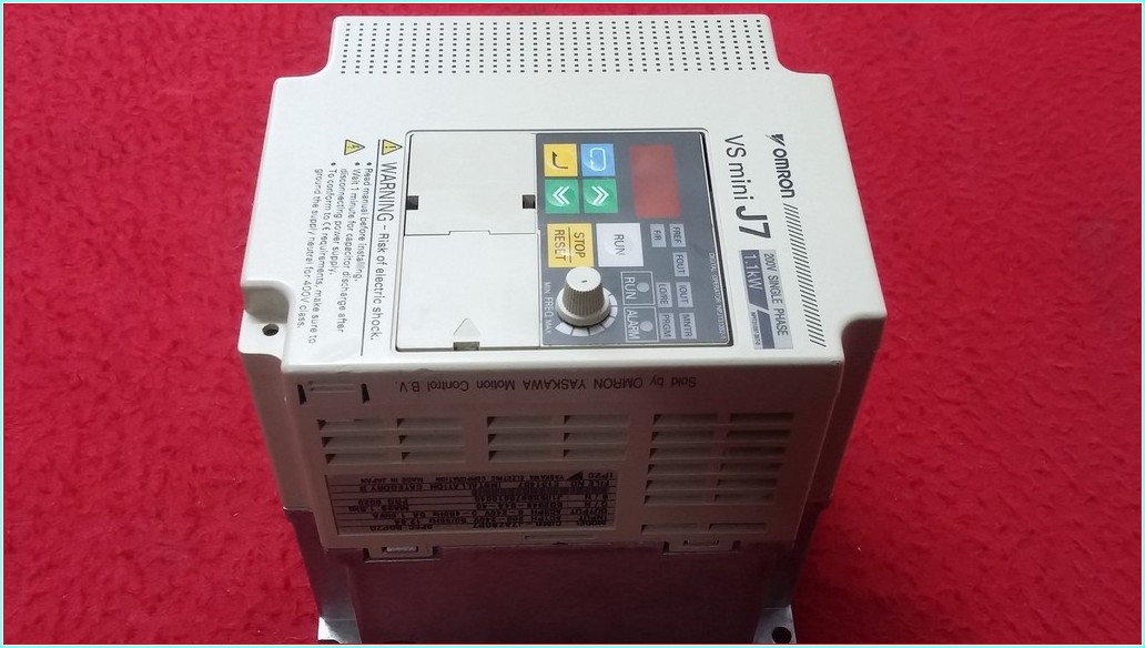 OMRON CIMR-J7AZB0P7 CIMR-J7AZBOP7 1,1 KW VS MİNİ J7 SÜRÜCÜ 1,1KW INVERTER DRIVER