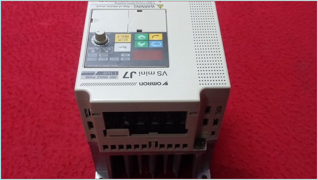 OMRON CIMR-J7AZB0P7 CIMR-J7AZBOP7 1,1 KW VS MİNİ J7 SÜRÜCÜ 1,1KW INVERTER DRIVER