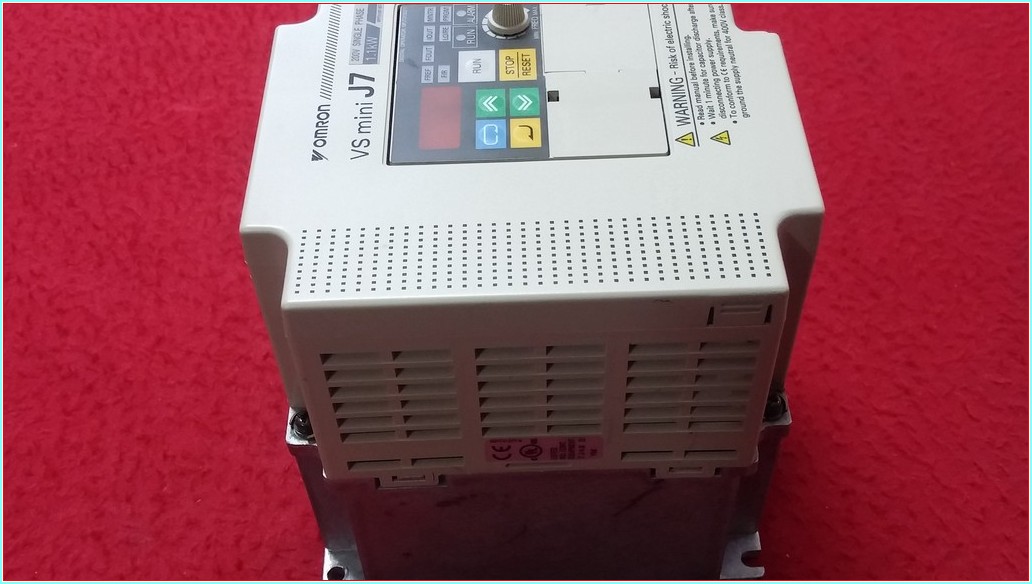 OMRON CIMR-J7AZB0P7 CIMR-J7AZBOP7 1,1 KW VS MİNİ J7 SÜRÜCÜ 1,1KW INVERTER DRIVER