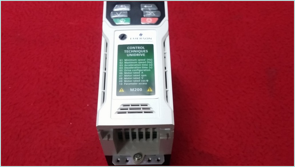 EMERSON M200-022 00075 A 1,5 KW SIFIR SÜRÜCÜ
