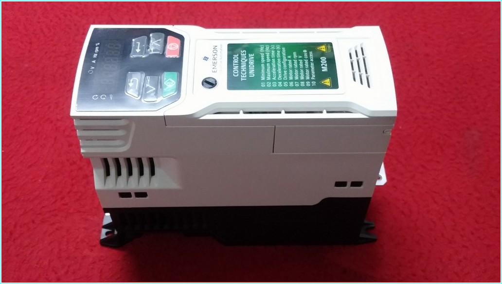 EMERSON M200-022 00075 A 1,5 KW SIFIR SÜRÜCÜ