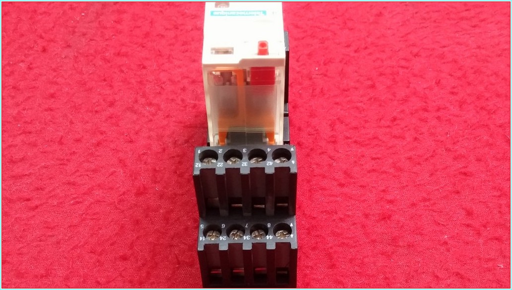 TELEMECANİQUE RXM4AB1P7 6A 4 KUTUPLU MİNYATÜR RÖLE