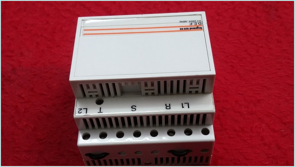 LEGRAND 028 90 D.E.F 3X380V