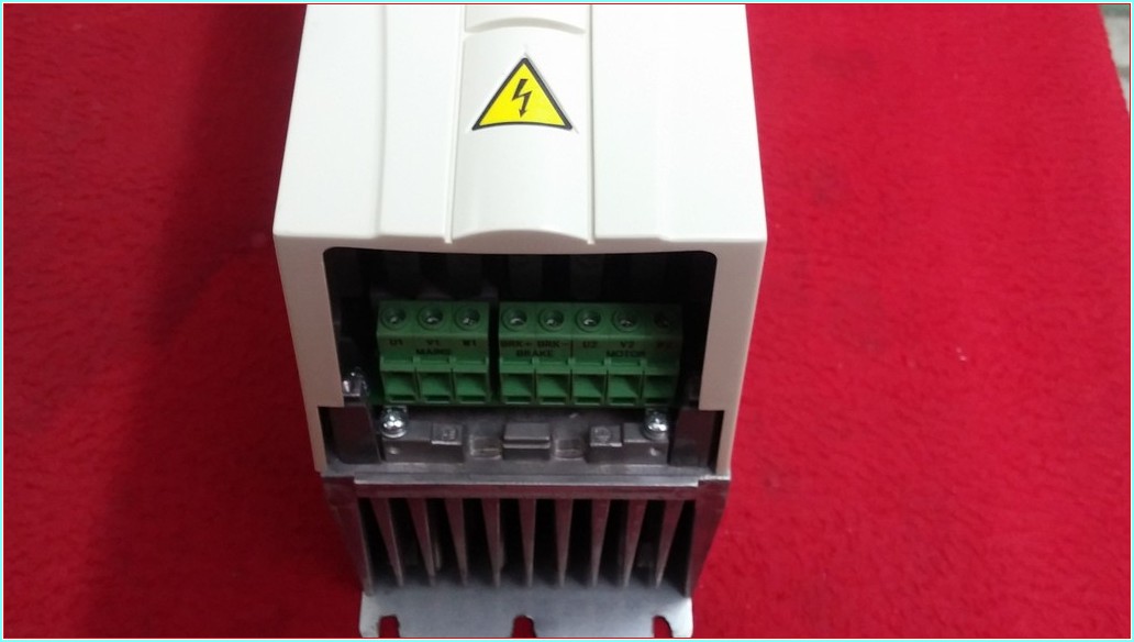 ABB ACS550-01-015A-4 ACS550 7,5 KW 15,4A SÜRÜCÜ 7,5KW INVERTER DRIVE