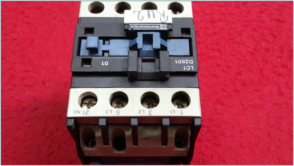 TELEMECANİQUE LC1D2501 LC1D2501M7 11 KW 40A KONTAKTÖR