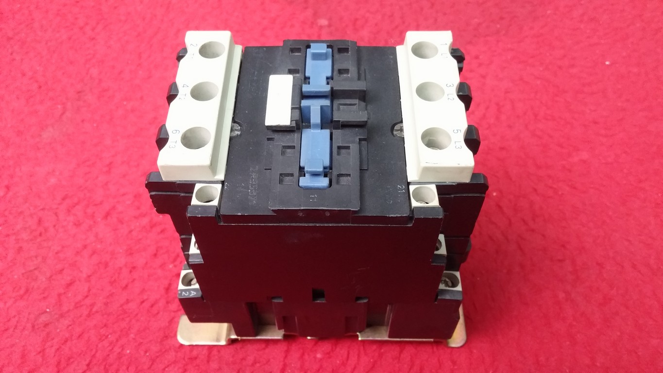 TELEMECANİQUE LC1D50 LC1D50M5 LC1D5011 80A KONTAKTÖR