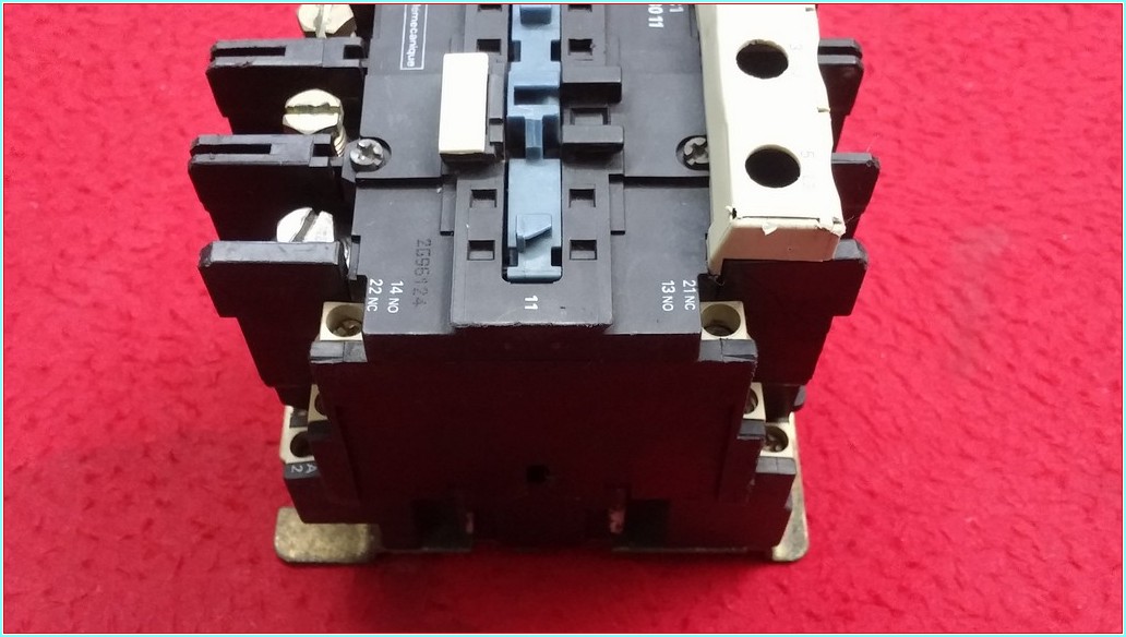 TELEMECANİQUE LC1D80 LC1D80M5 LC1D80M7 220VAC VE 24VDC TESYS KONTAKTÖR