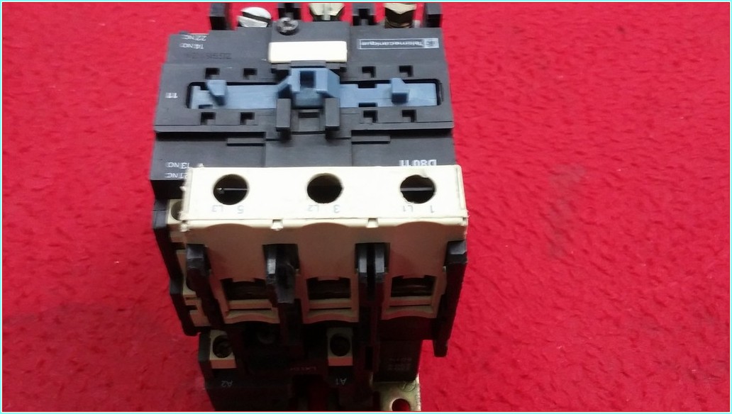 TELEMECANİQUE LC1D80 LC1D80M5 LC1D80M7 220VAC VE 24VDC TESYS KONTAKTÖR