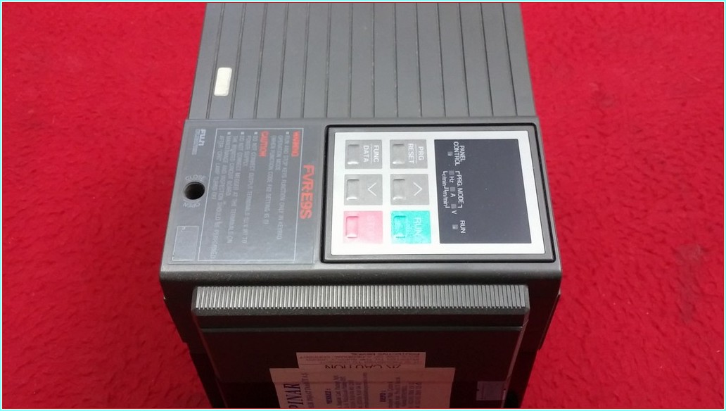FUJİ FVR1.5E9S-7EN 3,2KVA  İNPUT 1,5KW 380V SÜRÜCÜ