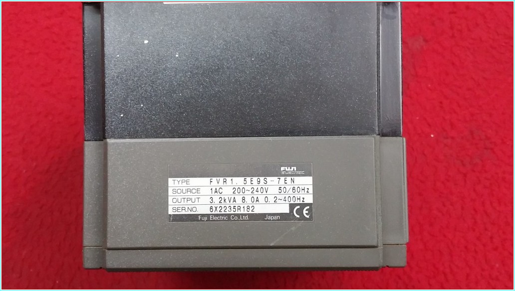 FUJİ FVR1.5E9S-7EN 3,2KVA  İNPUT 1,5KW 380V SÜRÜCÜ